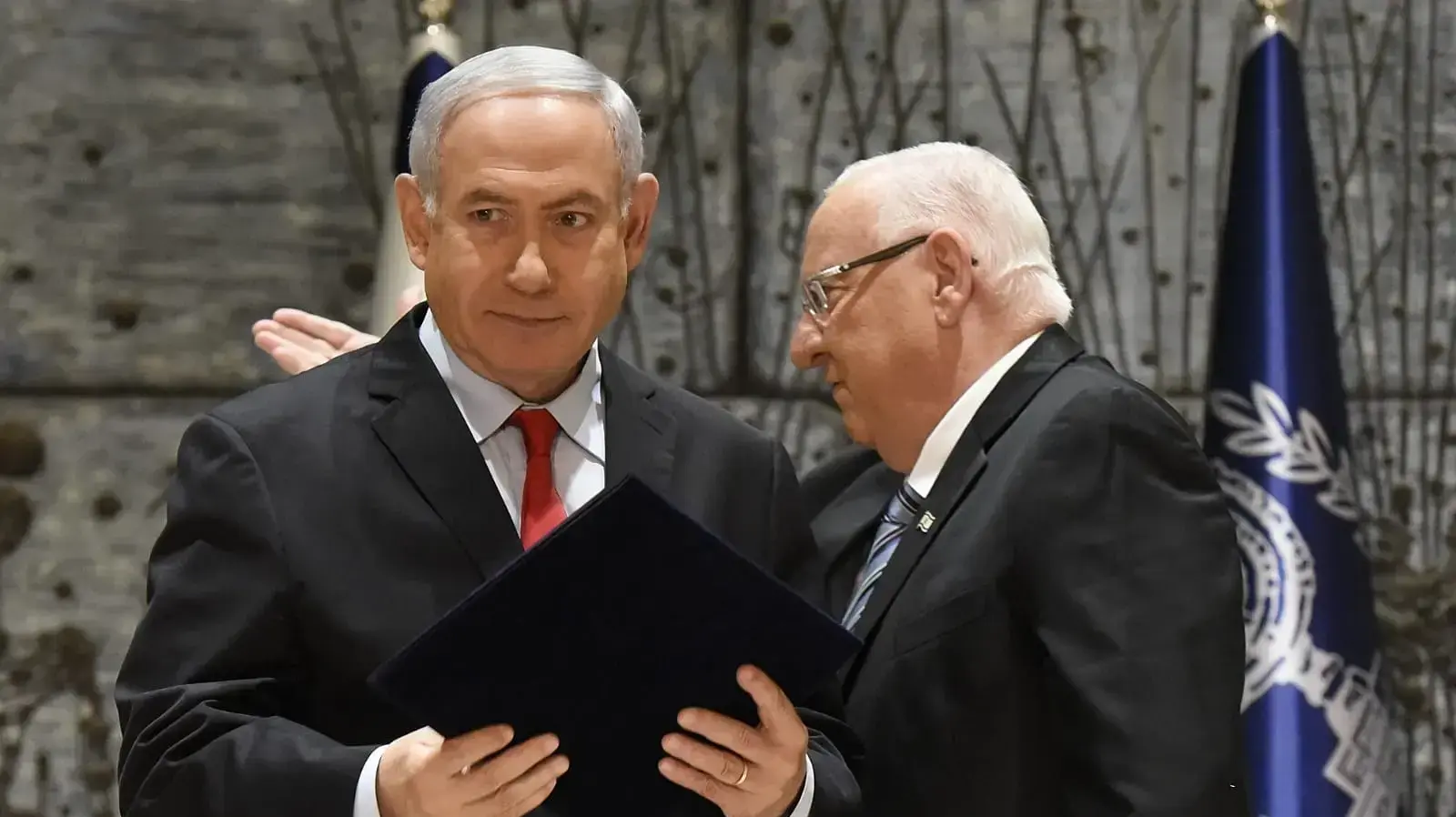 נשיא המדינה,ראובן (רובי) ריבלן וראש הממשלה, בנימין נתניהו במהלך הכרזתו של הנשיא על הרכבת הממשלה על בנימין נתניהו 17 באפריל 2019 