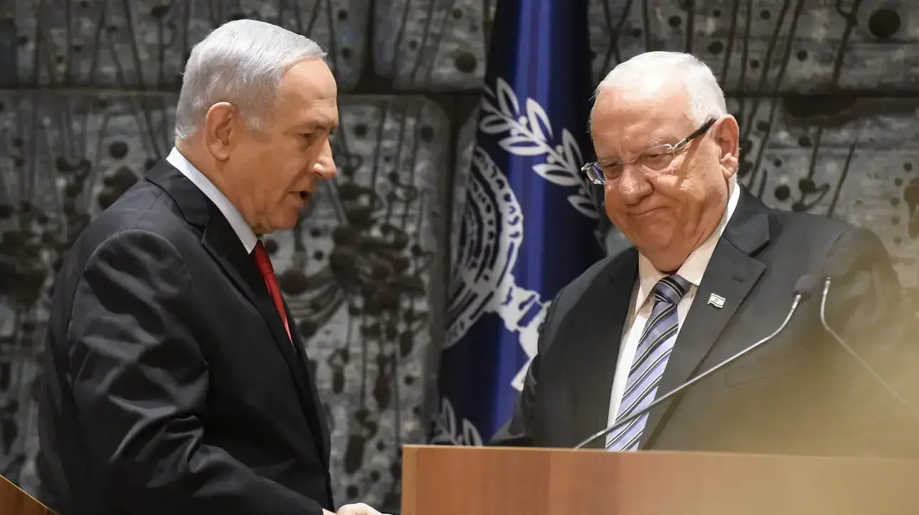 נשיא המדינה,ראובן (רובי) ריבלן וראש הממשלה, בנימין נתניהו במהלך הכרזתו של הנשיא על הרכבת הממשלה על בנימין נתניהו 17 באפריל 2019 נשיא המדינה,ראובן (רובי) ריבלן וראש הממשלה, בנימין נתניהו במהלך הכרזתו של הנשיא על הרכבת הממשלה על בנימין נתניהו 17 באפריל 2019