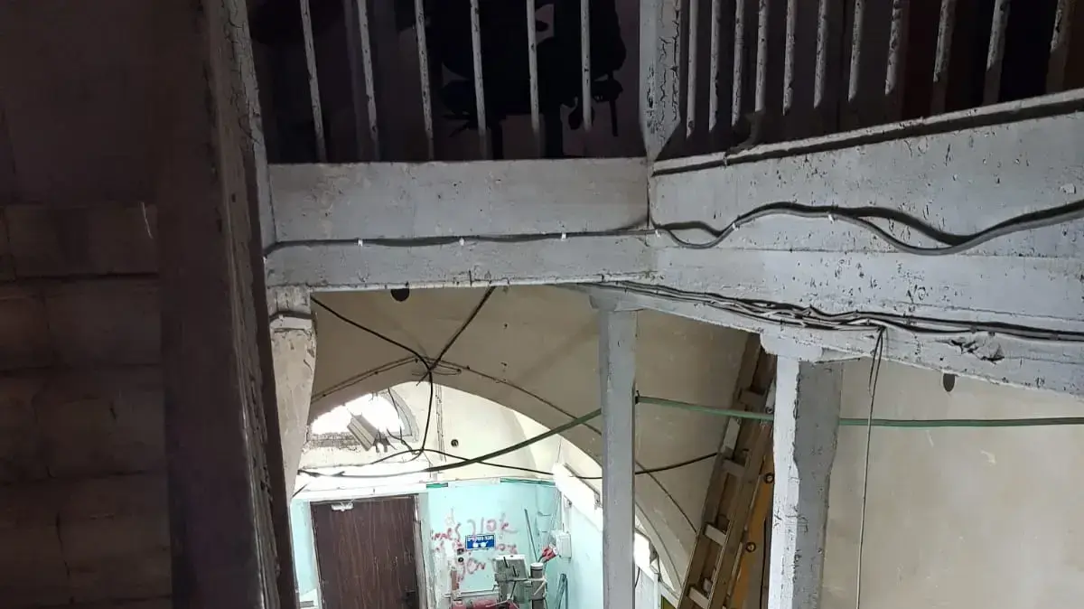 בית ורטן"; ביתו של הרופא הראשון שפעל בין ירושלים לביירות. בית בן 160 שנה שנמצא במתחם המחוז הצפוני של המשטרה ונמצא בסכנת התפוררות בית ורטן"; ביתו של הרופא הראשון שפעל בין ירושלים לביירות. בית בן 160 שנה שנמצא במתחם המחוז הצפוני של המשטרה ונמצא בסכנת התפוררות
