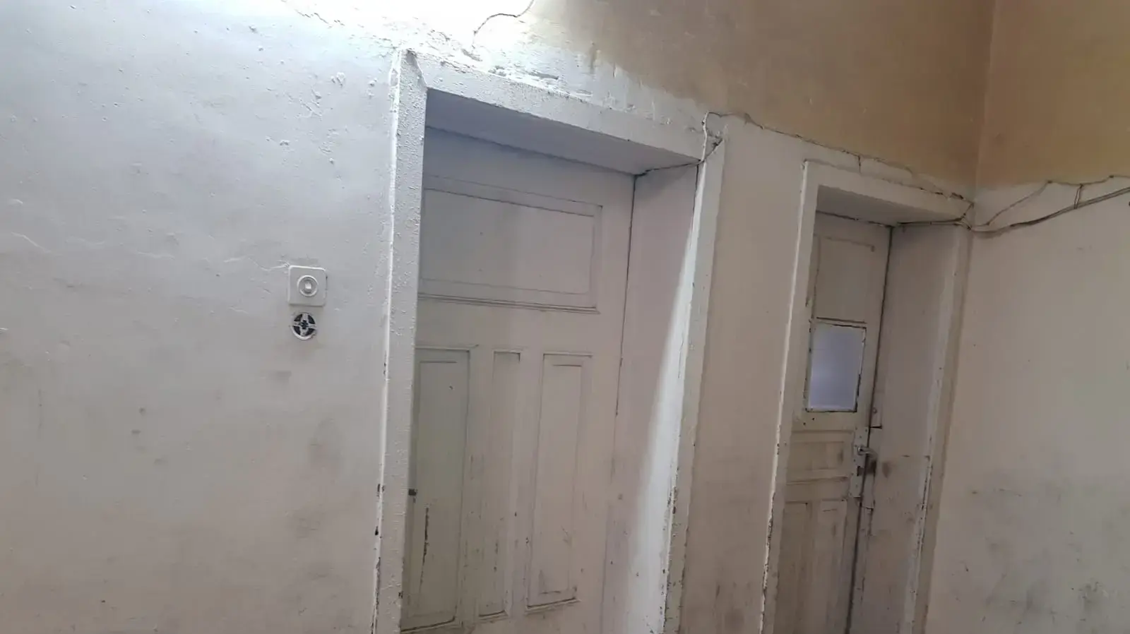 בית ורטן"; ביתו של הרופא הראשון שפעל בין ירושלים לביירות. בית בן 160 שנה שנמצא במתחם המחוז הצפוני של המשטרה ונמצא בסכנת התפוררות בית ורטן"; ביתו של הרופא הראשון שפעל בין ירושלים לביירות. בית בן 160 שנה שנמצא במתחם המחוז הצפוני של המשטרה ונמצא בסכנת התפוררות