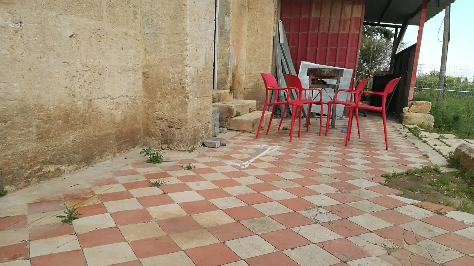 בית ורטן"; ביתו של הרופא הראשון שפעל בין ירושלים לביירות. בית בן 160 שנה שנמצא במתחם המחוז הצפוני של המשטרה ונמצא בסכנת התפוררות בית ורטן"; ביתו של הרופא הראשון שפעל בין ירושלים לביירות. בית בן 160 שנה שנמצא במתחם המחוז הצפוני של המשטרה ונמצא בסכנת התפוררות