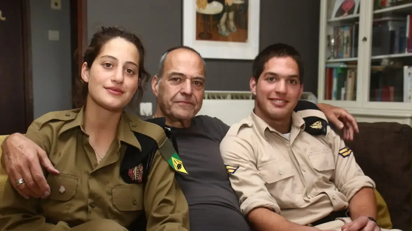 מיכאל, נועה וטל לוי, אביו ואחיו של יובל לוי ז"ל, חלל צה"ל מיכאל, נועה וטל לוי, אביו ואחיו של יובל לוי ז"ל, חלל צה"ל
