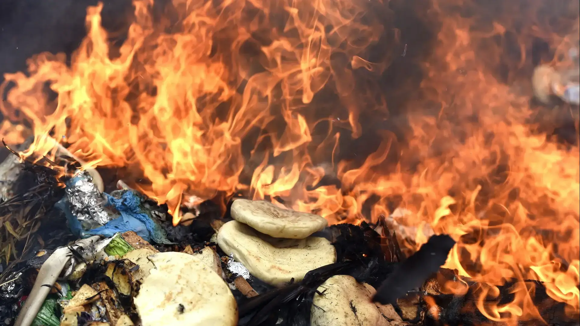שריפת חמץ בפתח תקווה, 19 באפריל 2019 שריפת חמץ בפתח תקווה, 19 באפריל 2019