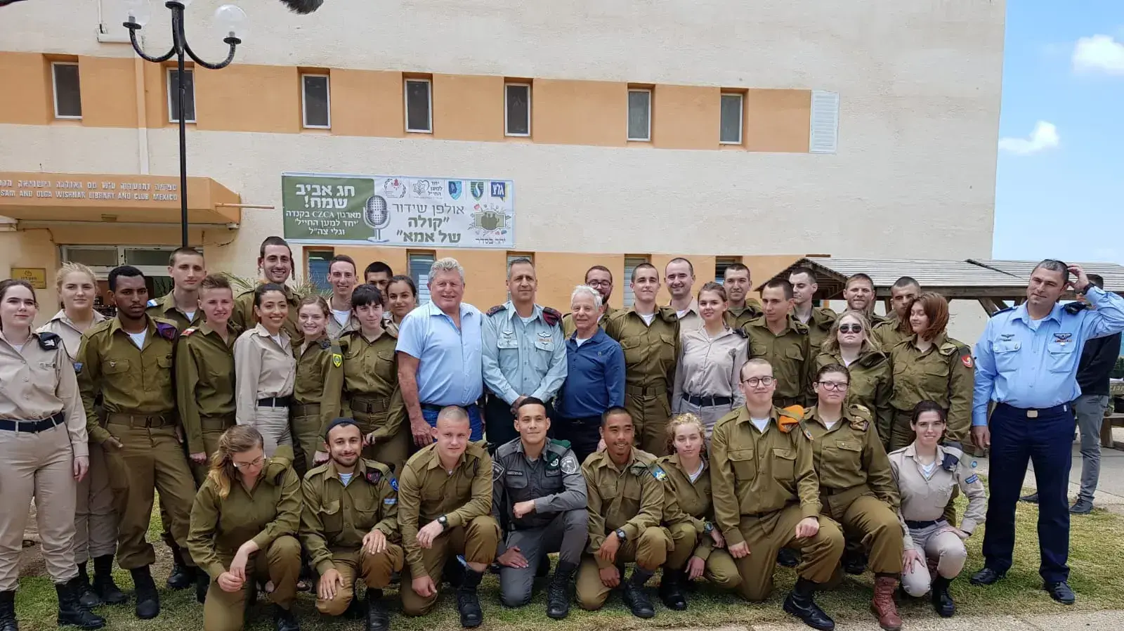 חיילים בודדים יחד עם הרמטכ"ל אביב כוכבי והאלוף במילואים יורם יאיר יה יה, ערב פסח 2019 חיילים בודדים יחד עם הרמטכ"ל אביב כוכבי והאלוף במילואים יורם יאיר יה יה, ערב פסח 2019