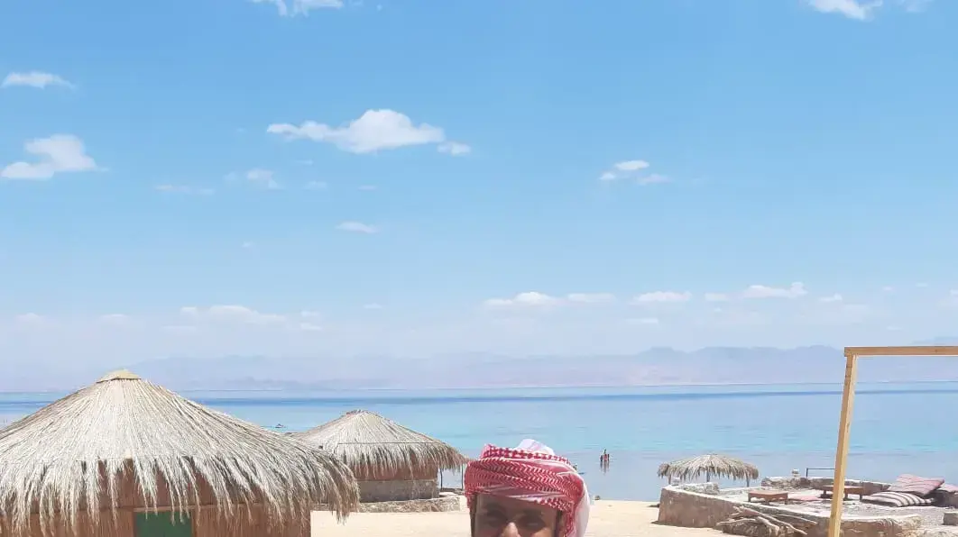 פרג' בעלים של חוף בסיני במהלך חופשת הפסח פרג' בעלים של חוף בסיני במהלך חופשת הפסח