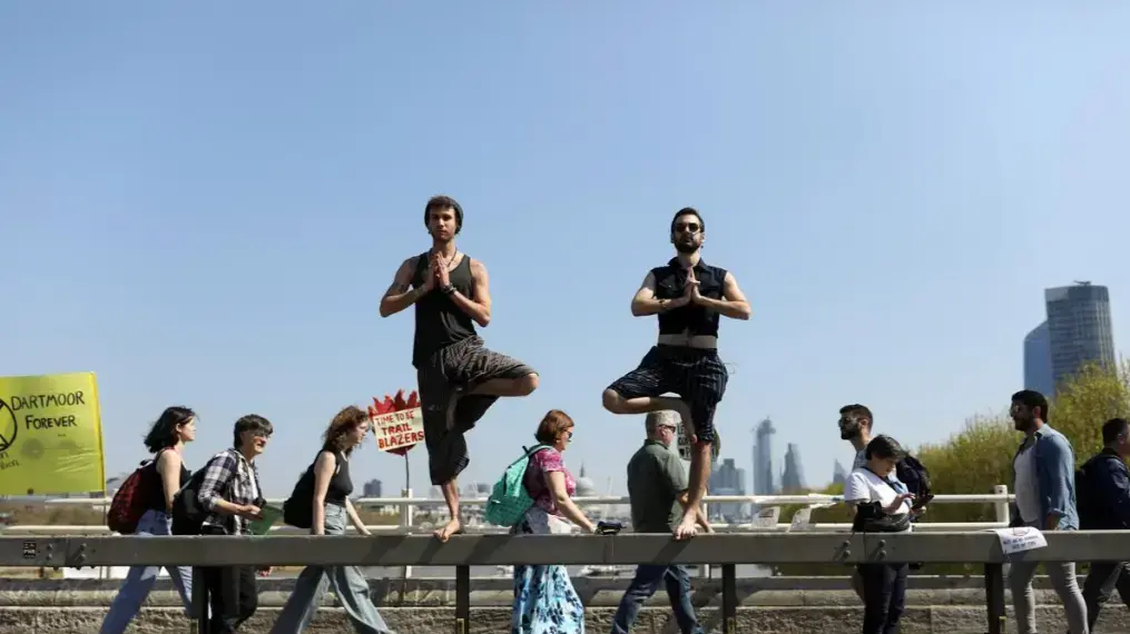 מפגיני סביבה בגשר ווטרלו, 20 באפריל 2019 מפגיני סביבה בגשר ווטרלו, 20 באפריל 2019