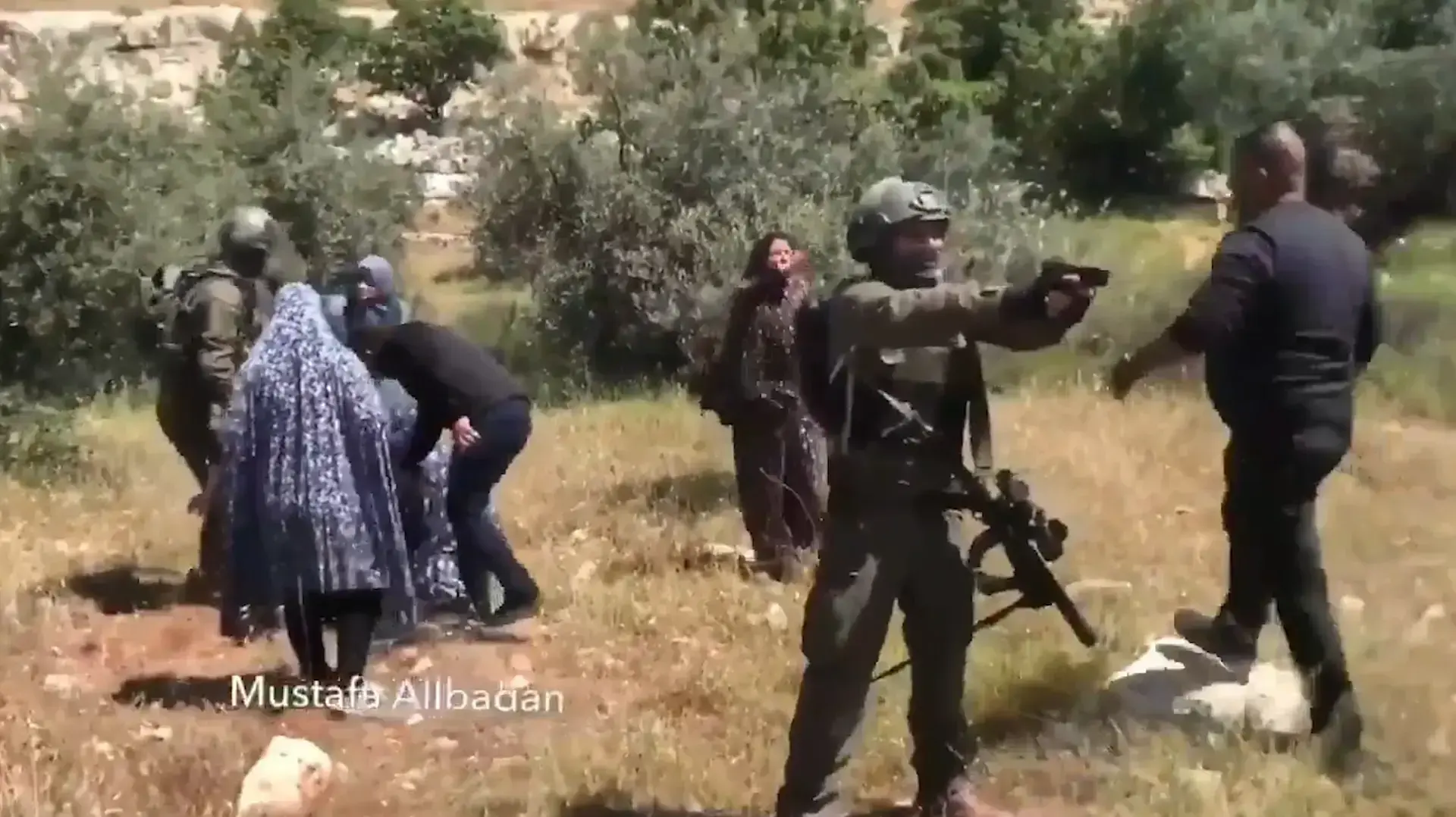 תיעוד: כוחות צה"ל בעת מעצר פלסטיני סמוך לתקוע