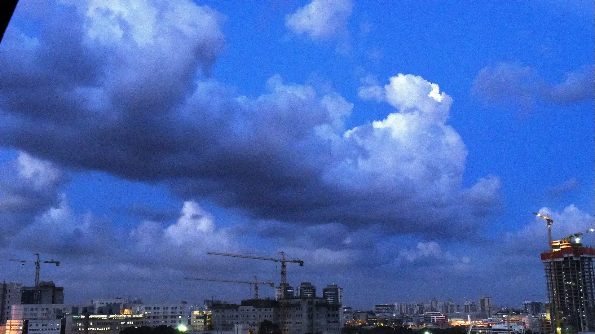 מזג אוויר בגוש דן 21 באפריל 2019 

