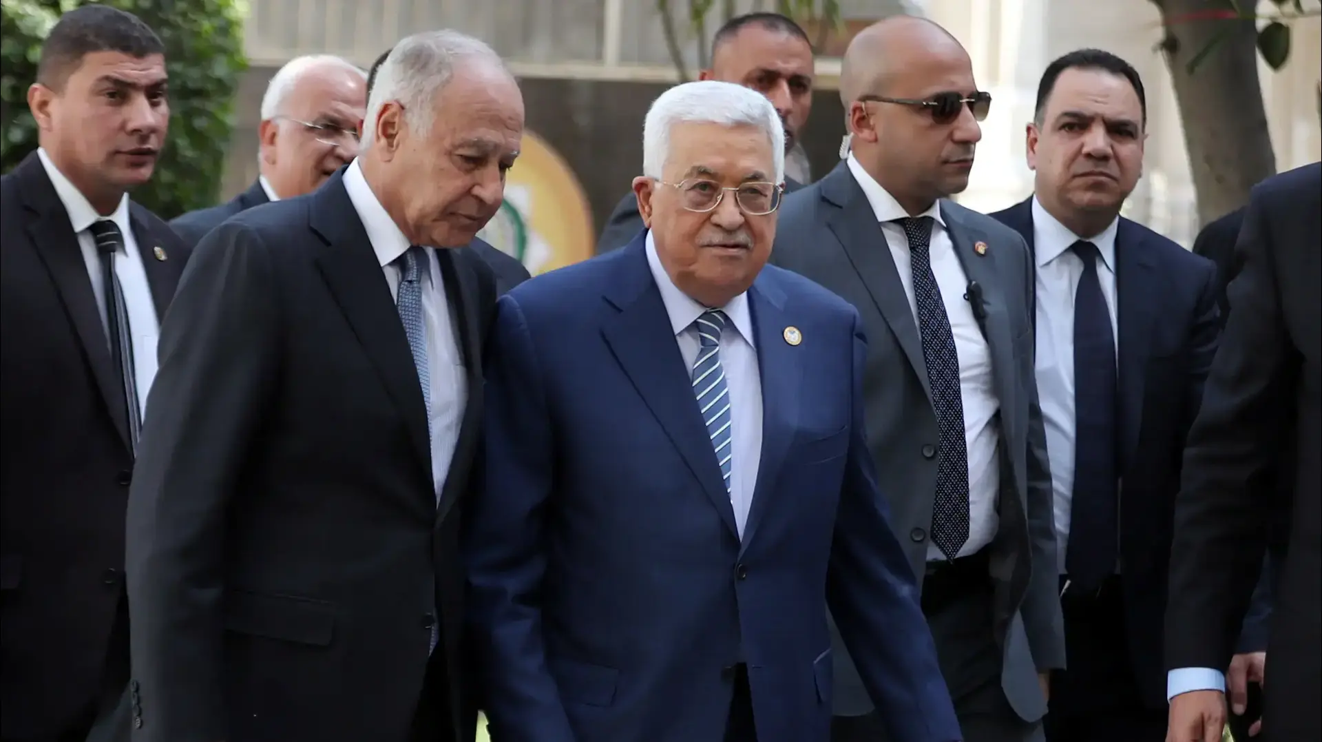 אבו מאזן עם פמלייתו בדרך לכינוס הליגה הערבית בקהיר, מצרים 21 באפריל 2019 אבו מאזן עם פמלייתו בדרך לכינוס הליגה הערבית בקהיר, מצרים 21 באפריל 2019