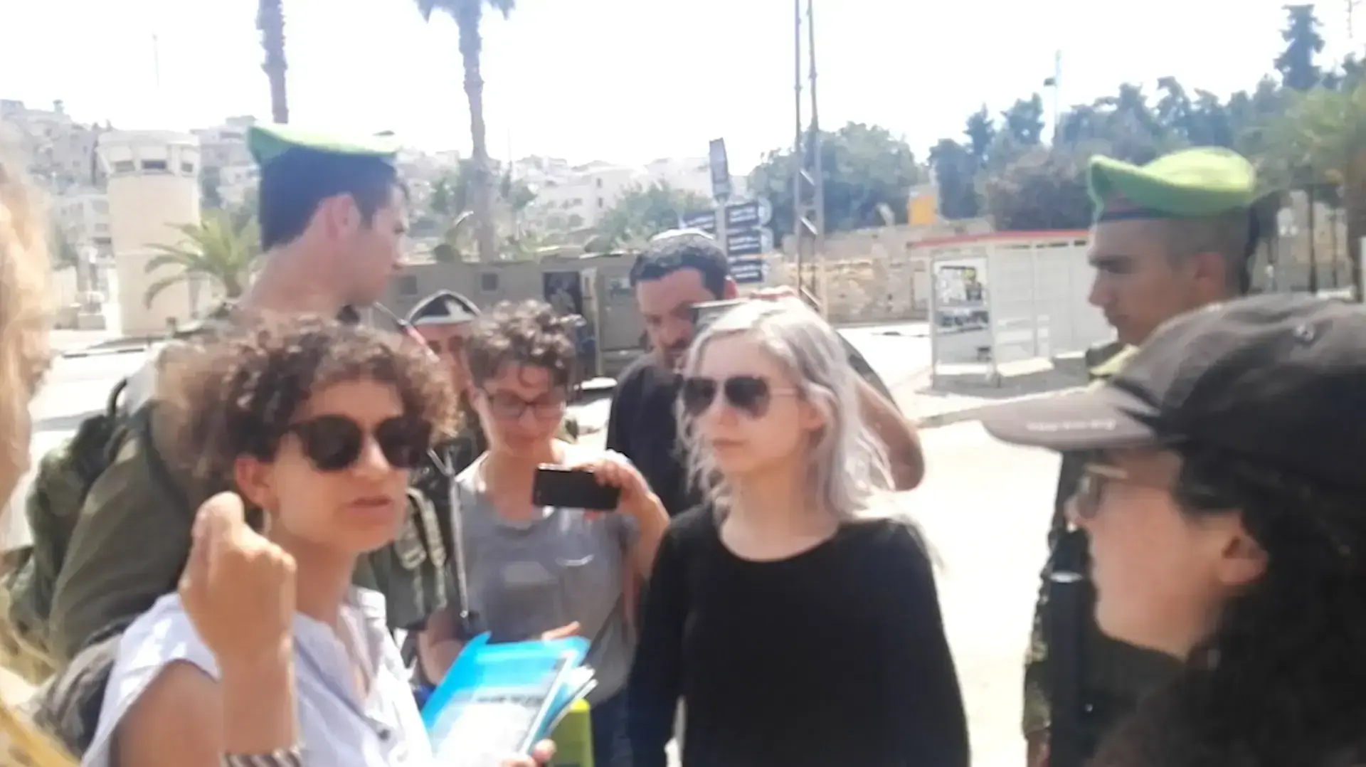 שוברים שתקיה 