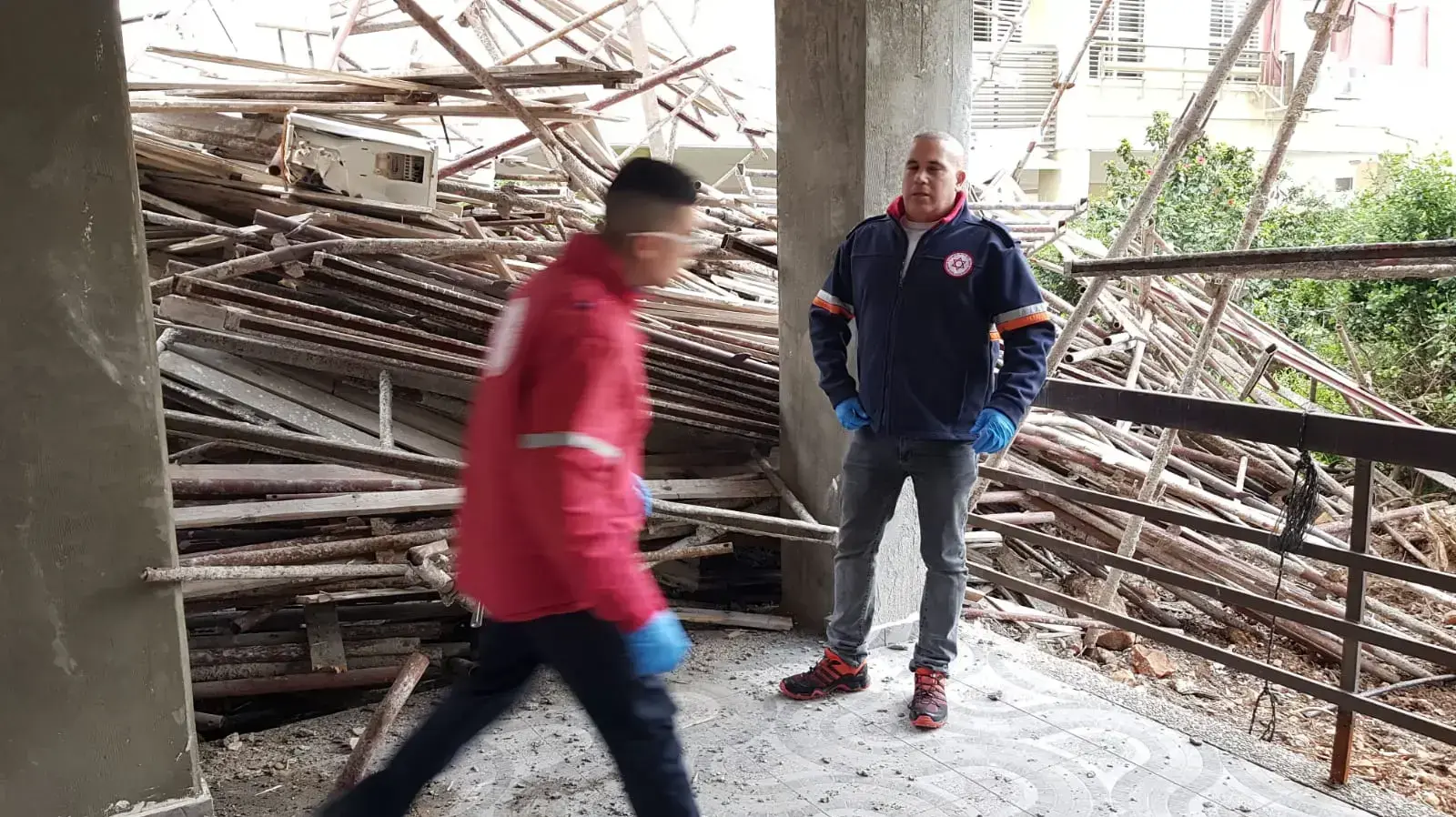 פיגום קרס בבניין בחיפה, 22 באפריל 2019 פיגום קרס בבניין בחיפה, 22 באפריל 2019