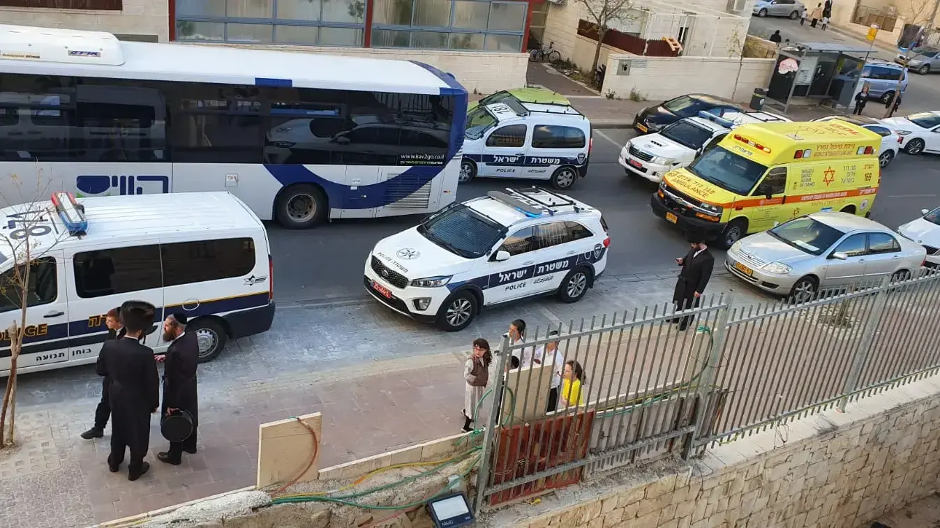 זירת תאונה בביתר עילית בה נהרג ילד בן 3, 22 באפריל 2019 זירת תאונה בביתר עילית בה נהרג ילד בן 3, 22 באפריל 2019