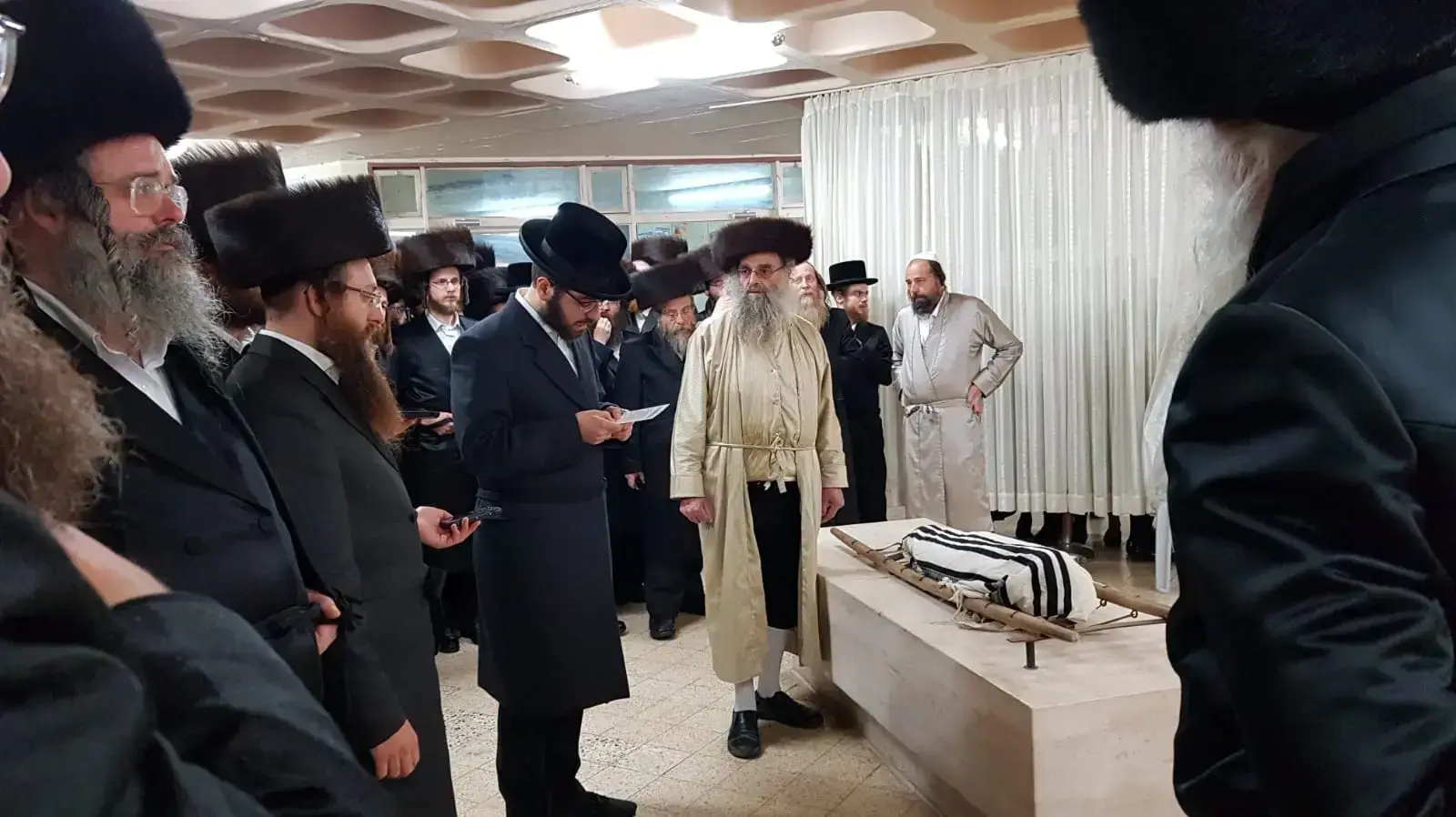 הלוויתו של ברוך אייזנברג בן השלוש שנתדרס למוות בביתר עילית - ההלוויה יצאה משמגר אל הר המנוחות בירושלים הלוויתו של ברוך אייזנברג בן השלוש שנתדרס למוות בביתר עילית - ההלוויה יצאה משמגר אל הר המנוחות בירושלים