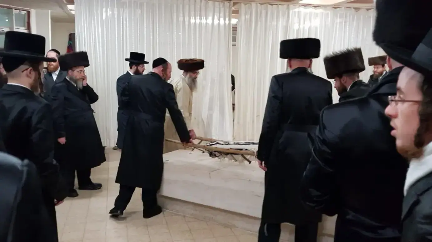הלוויתו של ברוך אייזנברג בן השלוש שנתדרס למוות בביתר עילית - ההלוויה יצאה משמגר אל הר המנוחות בירושלים הלוויתו של ברוך אייזנברג בן השלוש שנתדרס למוות בביתר עילית - ההלוויה יצאה משמגר אל הר המנוחות בירושלים