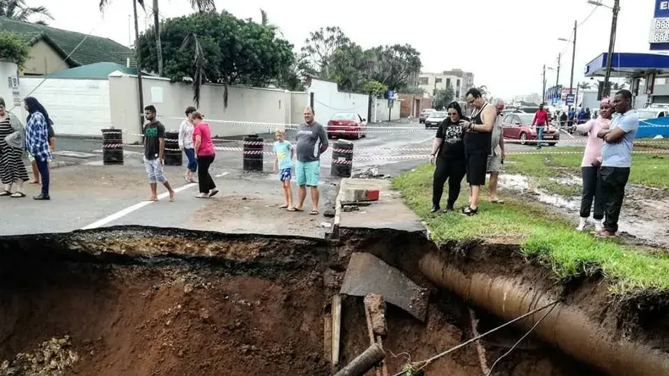 נזקי שטפונות באמאנזימטוטי ליד דרבן, דרום אפריקה,24 באפריל 2019 נזקי שטפונות באמאנזימטוטי ליד דרבן, דרום אפריקה,24 באפריל 2019