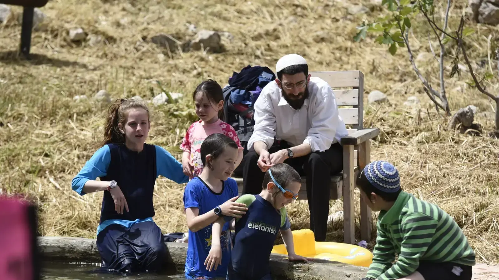 נופשים במעיין עמשא ליד שכם, 24 באפריל 2019 נופשים במעיין עמשא ליד שכם, 24 באפריל 2019