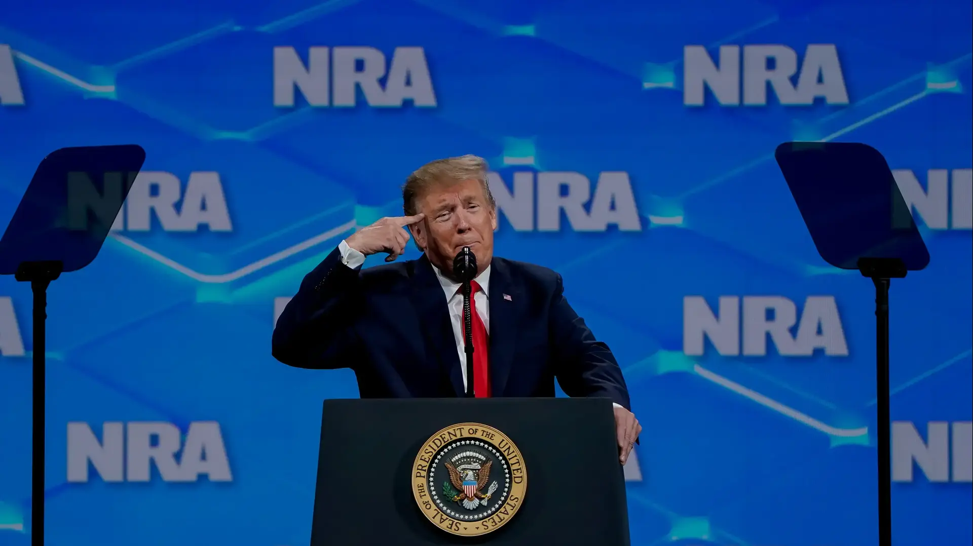 נשיא ארה"ב דונלד טראמפ בכנס של NRA באינדיאנפולויס, 26 באפריל 2019 נשיא ארה"ב דונלד טראמפ בכנס של NRA באינדיאנפולויס, 26 באפריל 2019