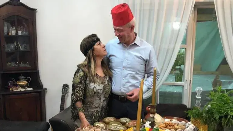 השר גלנט יחד עם אשתו קלודין חוגגים את המימונה בפרדס חנה השר גלנט יחד עם אשתו קלודין חוגגים את המימונה בפרדס חנה