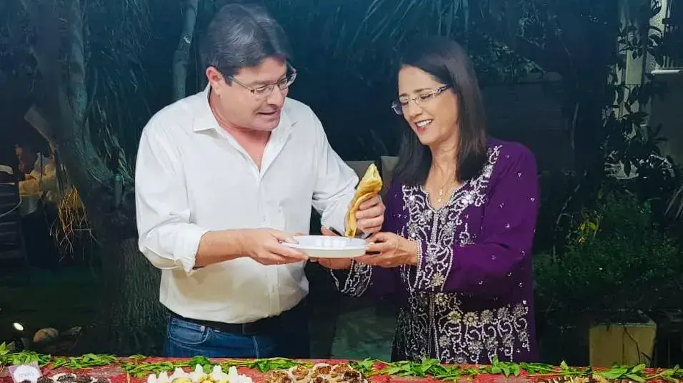שר המדע אופיר אקוניס חוגג מימונה אצל משפחת מזרחי בתל אביב שר המדע אופיר אקוניס חוגג מימונה אצל משפחת מזרחי בתל אביב