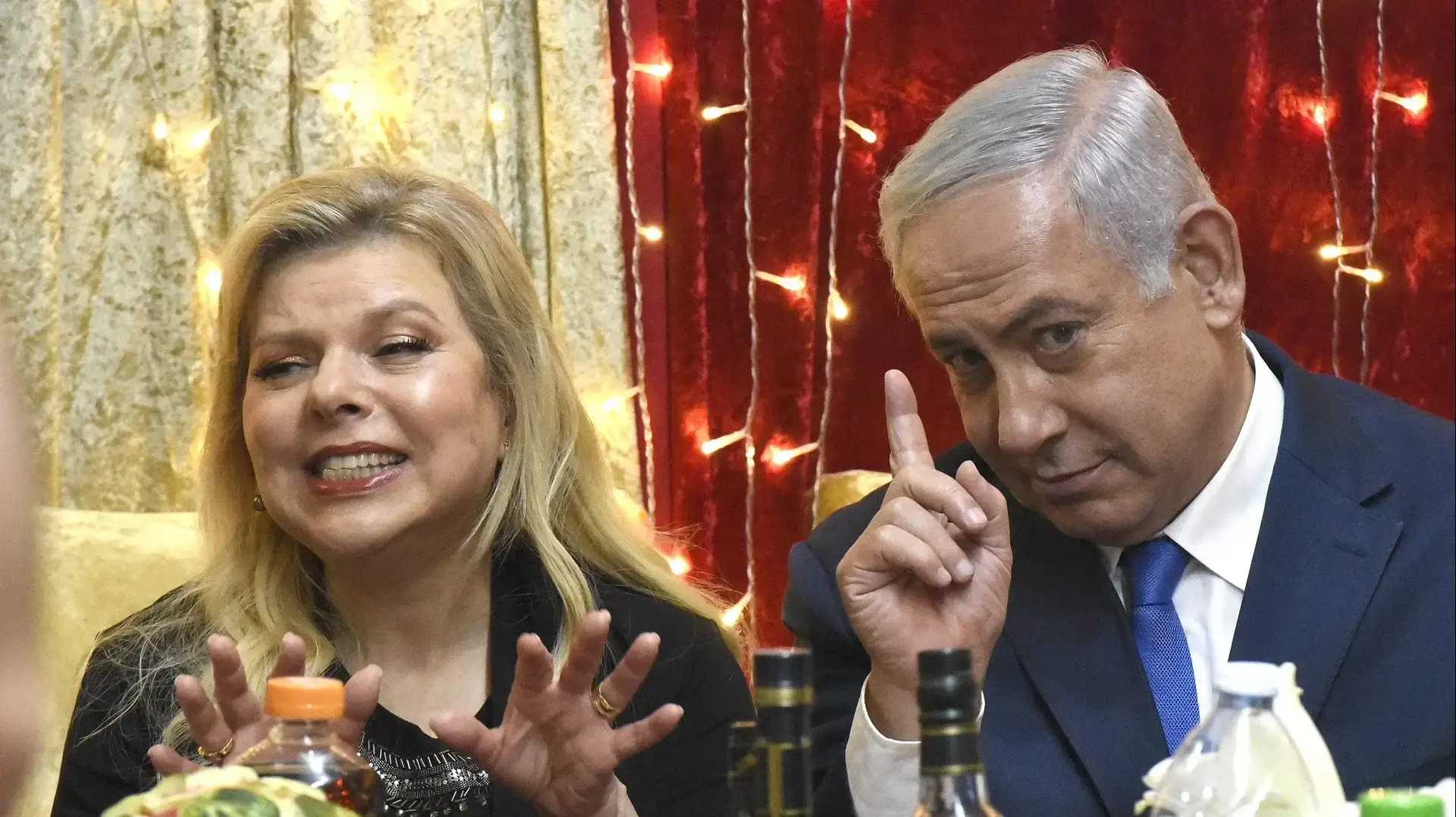 ראש הממשלה בנימין נתניהו ורעייתו שרה במימונה באור עקיבא, אפריל 2019 ראש הממשלה בנימין נתניהו ורעייתו שרה במימונה באור עקיבא, אפריל 2019