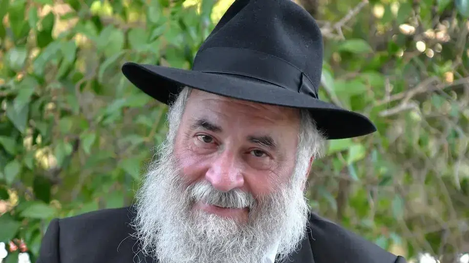 רבי ישראל גולדשטיין שנפגע בבית הכנסת חב"ד בקליפורניה, 28 באפריל 2019 רבי ישראל גולדשטיין שנפגע בבית הכנסת חב"ד בקליפורניה, 28 באפריל 2019
