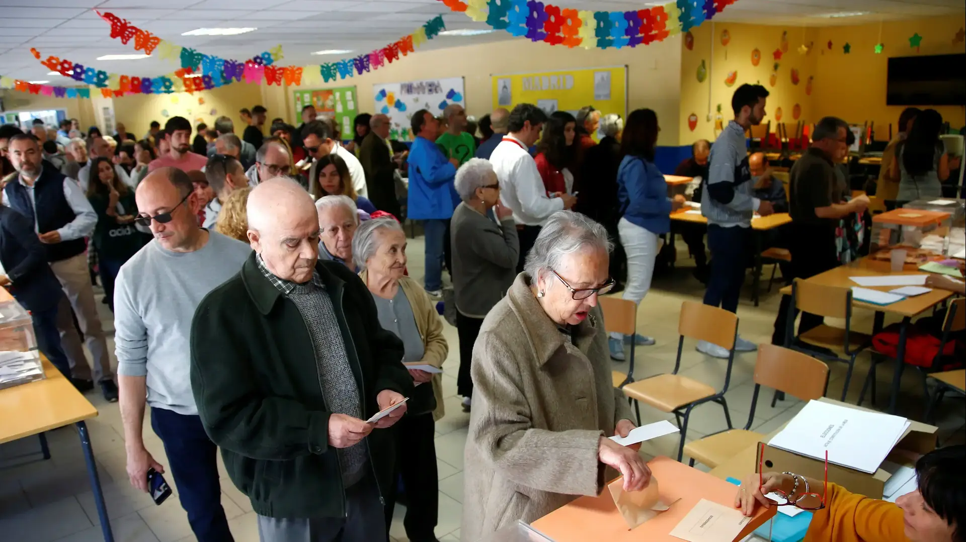 מצביעים בבחירות לראשות ממשלת ספרד במדריד, 28 באפריל 2019