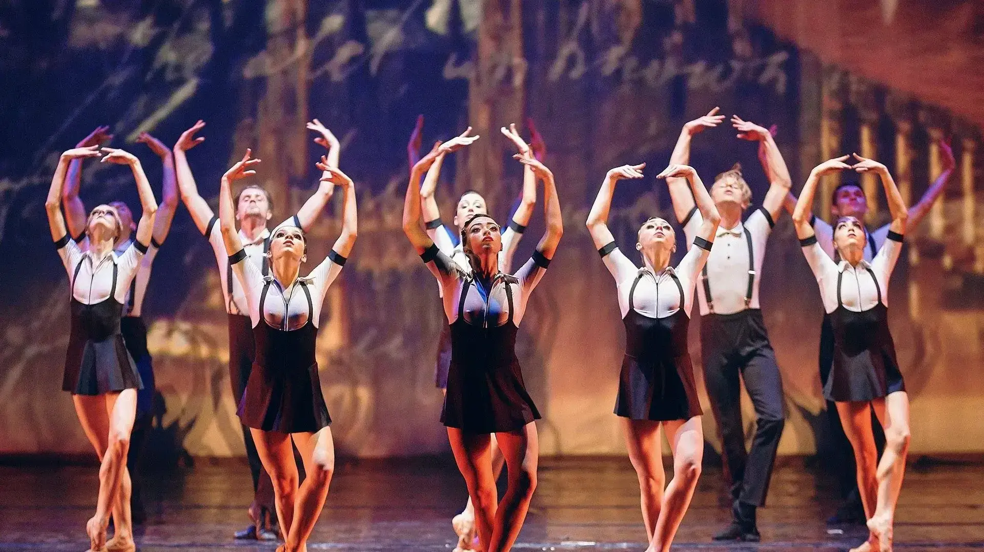מתוך מופע המחול "גטסבי הגדול" ( "The Great Gatsby Show Ballet") מתוך מופע המחול "גטסבי הגדול" ( "The Great Gatsby Show Ballet")