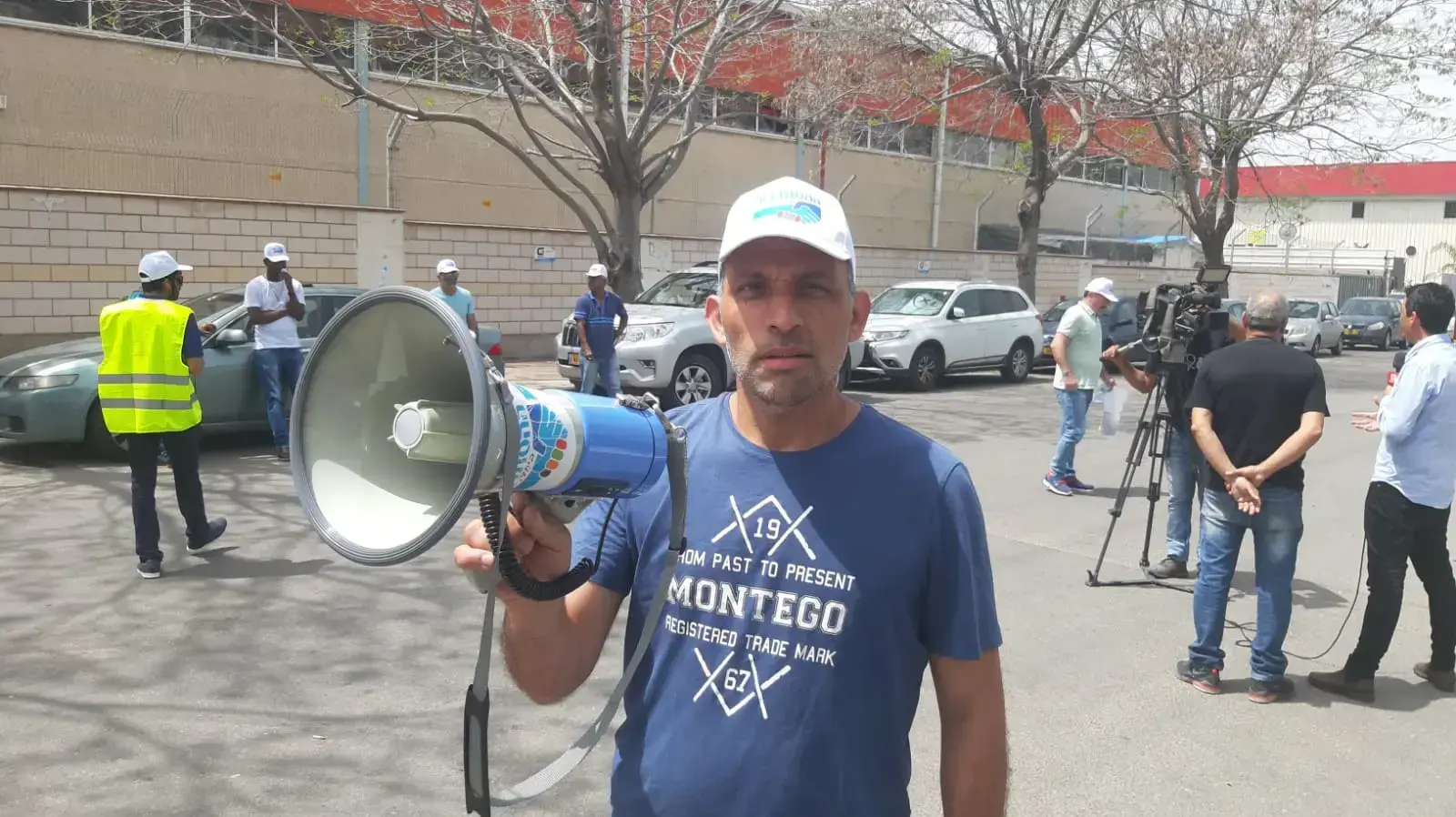 דוד סבח, עובד מפעל חרסה בבאר שבע בהפגנה נגד סגירתו, 30 באפריל 2019 דוד סבח, עובד מפעל חרסה בבאר שבע בהפגנה נגד סגירתו, 30 באפריל 2019