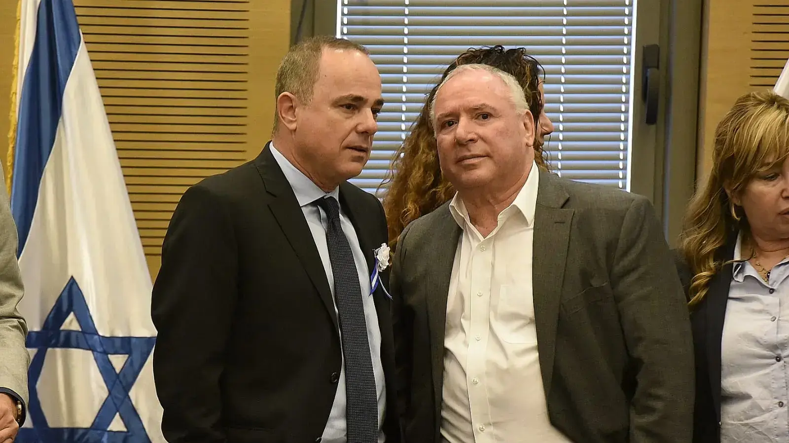 יובל שטייניץ ודודי אמסלם בישיבת הסיעה הראשונה ביום השבעת הכנסת, 30 באפריל 2019 יובל שטייניץ ודודי אמסלם בישיבת הסיעה הראשונה ביום השבעת הכנסת, 30 באפריל 2019