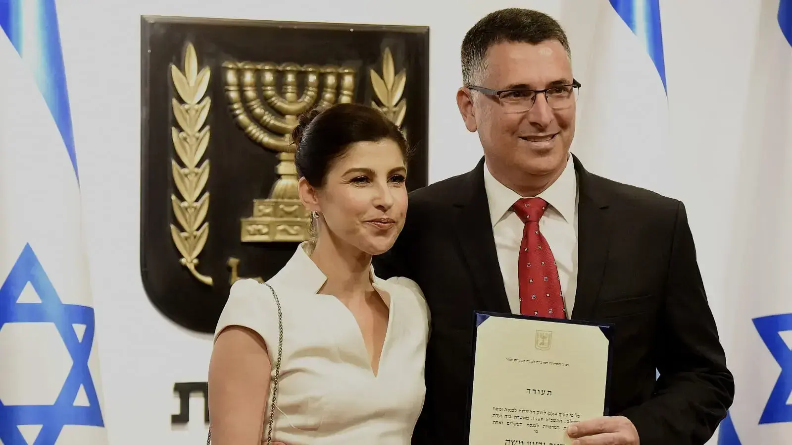 גדעון סער וגאולה אבן, בישיבת הסיעה הראשונה ביום השבעת הכנסת, 30 באפריל 2019 גדעון סער וגאולה אבן, בישיבת הסיעה הראשונה ביום השבעת הכנסת, 30 באפריל 2019