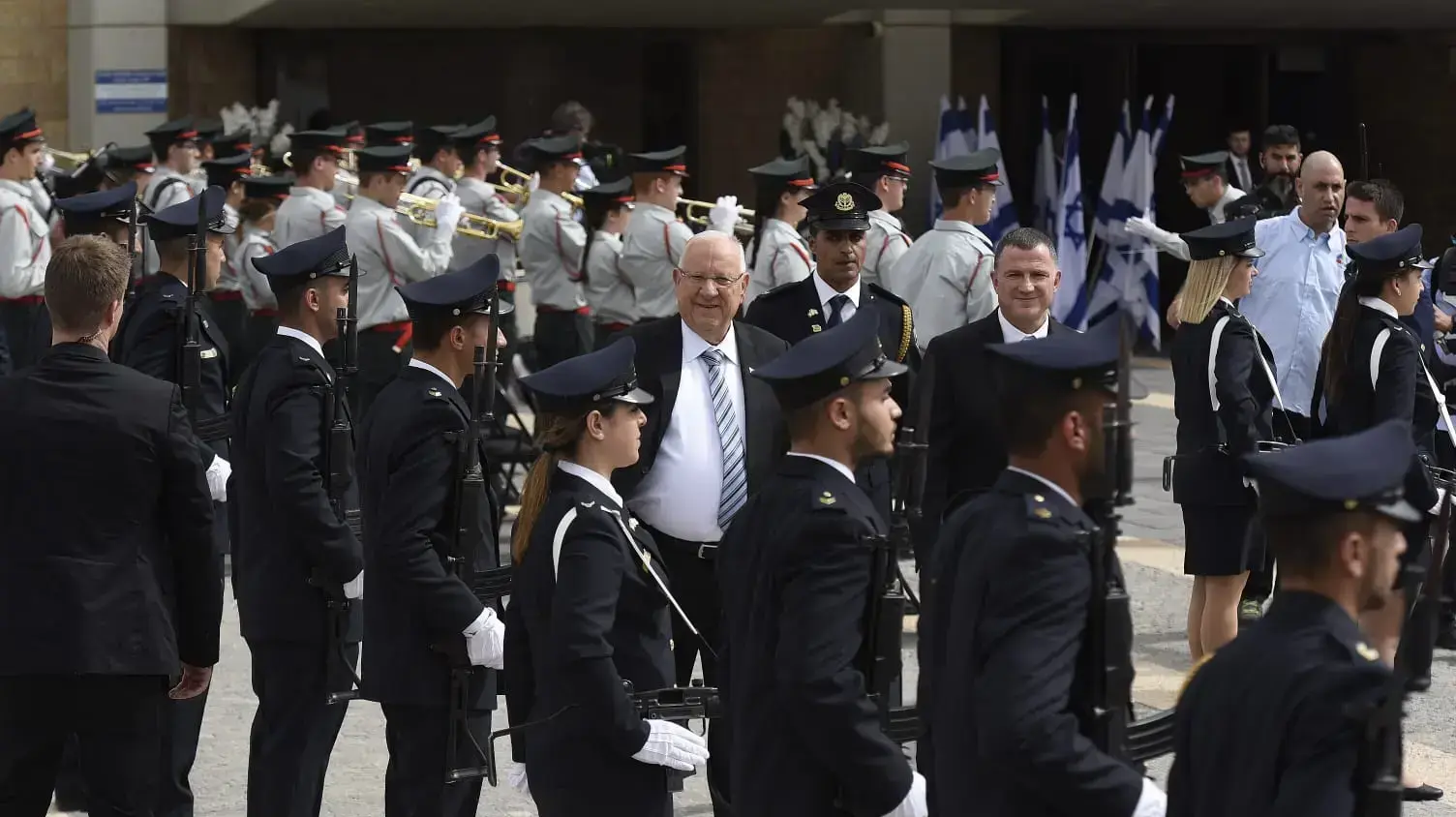 נשיא המדינה, ראובן ריבלין ויו"ר הכנסת, יולי אדלשטיין בעת הגעתם לטקס השבעת הכנסת 30 באפריל 2019 נשיא המדינה, ראובן ריבלין ויו"ר הכנסת, יולי אדלשטיין בעת הגעתם לטקס השבעת הכנסת 30 באפריל 2019