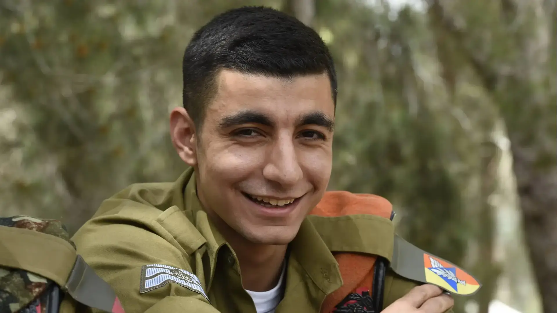 סמ״ר יזן עימראן, לוחם בחטיבת החילוץ של פיקוד העורף, קשר מג״ד קדם
סמ״ר יזן עימראן, לוחם בחטיבת החילוץ של פיקוד העורף, קשר מג״ד קדם