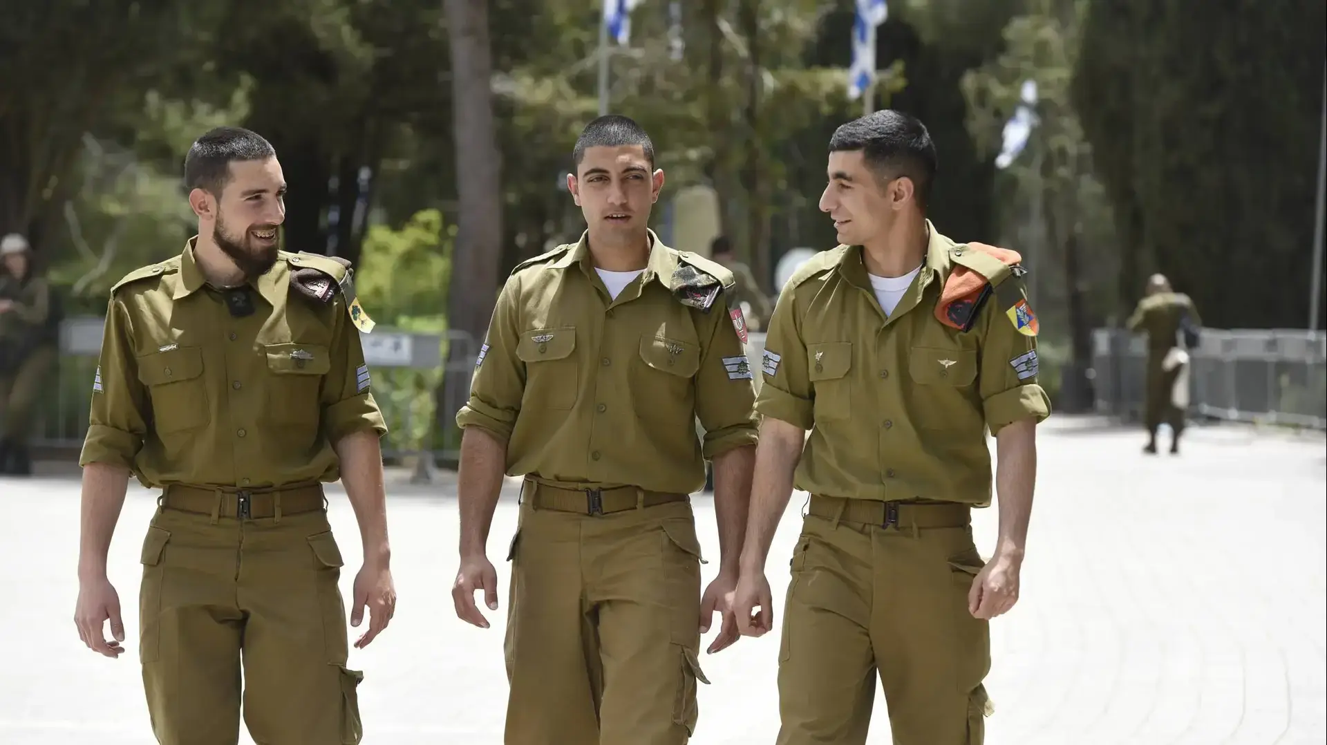 סמל לייט אבו זידאן, לוחם בגולני, גדוד 51
כומתה חומה
סמ״ר יזן עימראן, לוחם בחטיבת החילוץ של פיקוד העורף, קשר מג״ד קדם
כומתה כתומה
סמ״ר סאלח סרחאן, לוחם בחטיבת כפיר, סיירת חרוב
כומתה מנומרת סמל לייט אבו זידאן, לוחם בגולני, גדוד 51
כומתה חומה
סמ״ר יזן עימראן, לוחם בחטיבת החילוץ של פיקוד העורף, קשר מג״ד קדם
כומתה כתומה
סמ״ר סאלח סרחאן, לוחם בחטיבת כפיר, סיירת חרוב
כומתה מנומרת