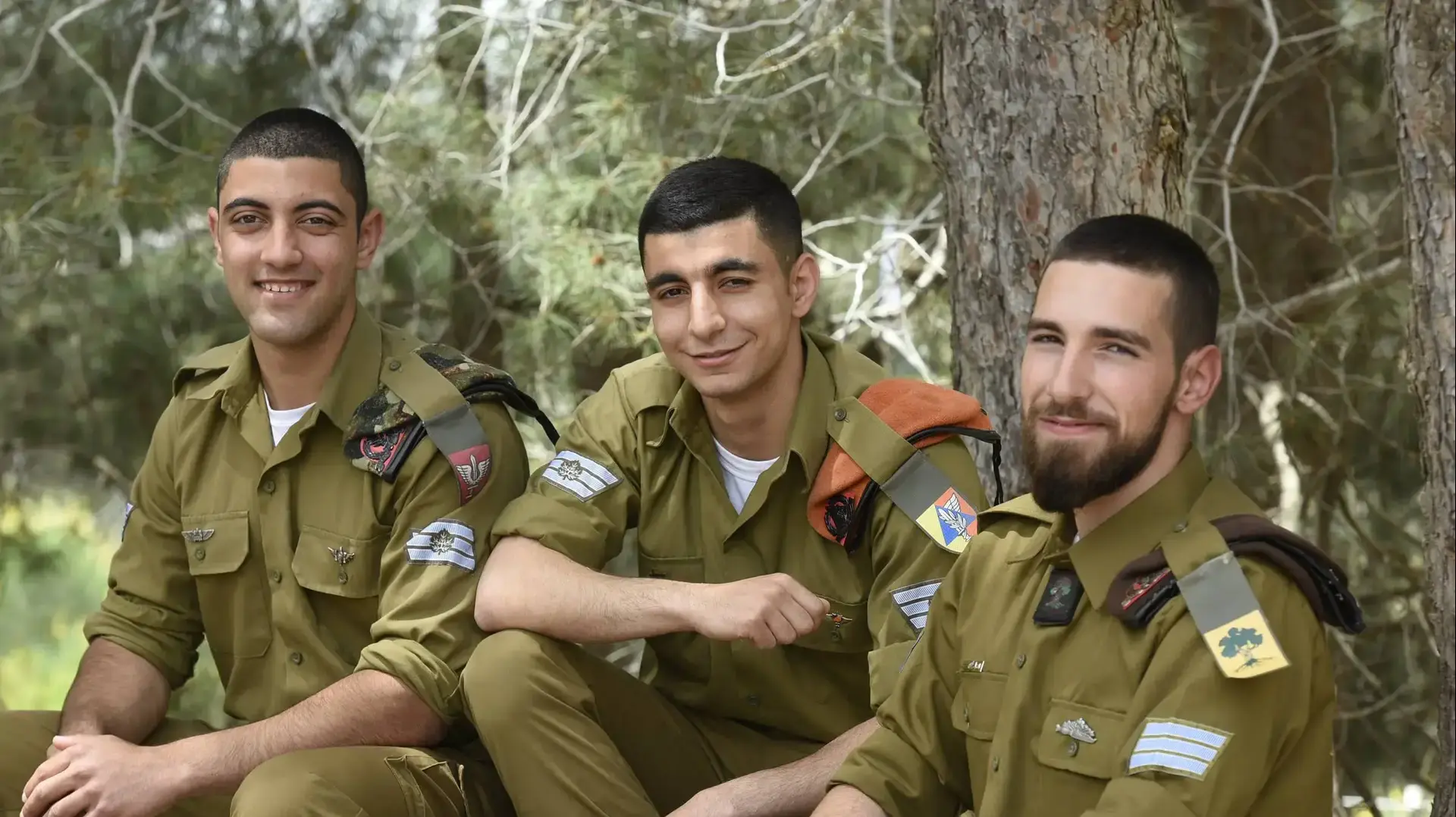 סמל לייט אבו זידאן, לוחם בגולני, גדוד 51
כומתה חומה


סמ״ר יזן עימראן, לוחם בחטיבת החילוץ של פיקוד העורף, קשר מג״ד קדם
כומתה כתומה

סמ״ר סאלח סרחאן, לוחם בחטיבת כפיר, סיירת חרוב
כומתה מנומרת