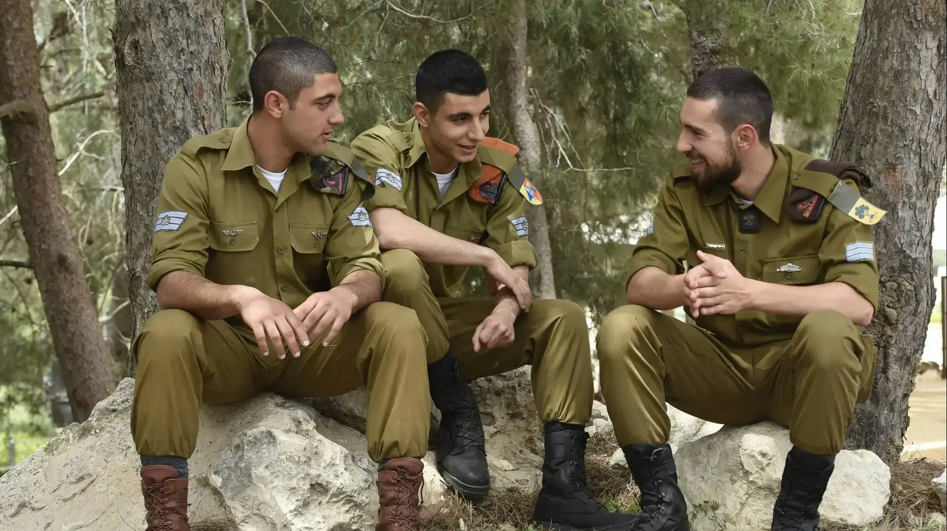 סמל לייט אבו זידאן, לוחם בגולני, גדוד 51
כומתה חומה
סמ״ר יזן עימראן, לוחם בחטיבת החילוץ של פיקוד העורף, קשר מג״ד קדם
כומתה כתומה
סמ״ר סאלח סרחאן, לוחם בחטיבת כפיר, סיירת חרוב
כומתה מנומרת סמל לייט אבו זידאן, לוחם בגולני, גדוד 51
כומתה חומה
סמ״ר יזן עימראן, לוחם בחטיבת החילוץ של פיקוד העורף, קשר מג״ד קדם
כומתה כתומה
סמ״ר סאלח סרחאן, לוחם בחטיבת כפיר, סיירת חרוב
כומתה מנומרת