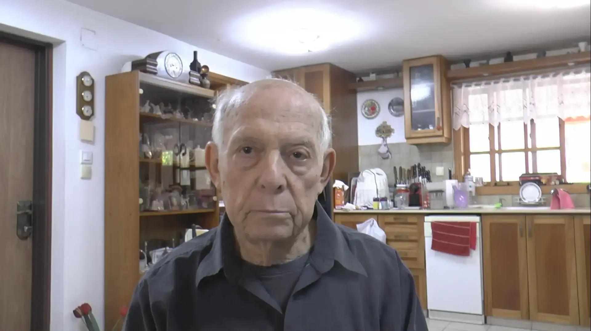 אברי פישר מדליק משואה ביום השואה אברי פישר מדליק משואה ביום השואה