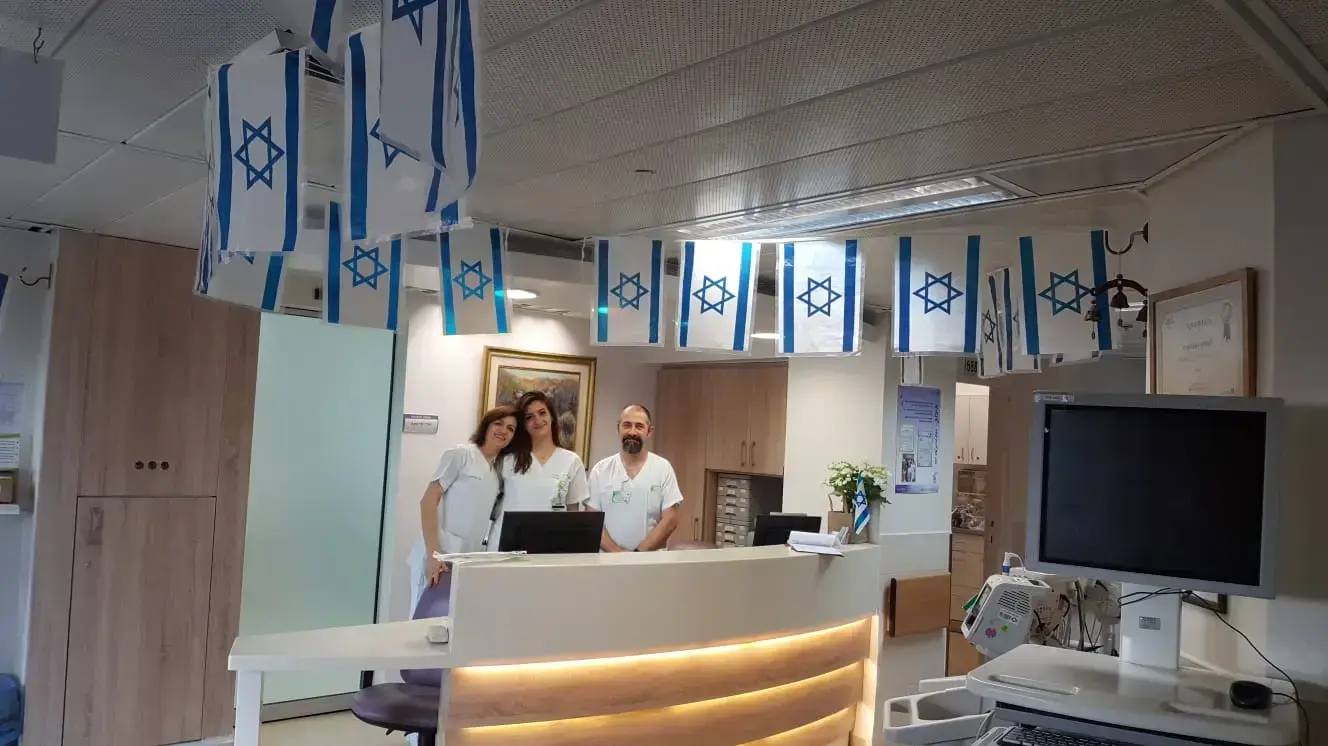 דגלי ישראל שנתלו בבית החולים כרמל בחיפה - 3 במאי 2019 דגלי ישראל שנתלו בבית החולים כרמל בחיפה - 3 במאי 2019