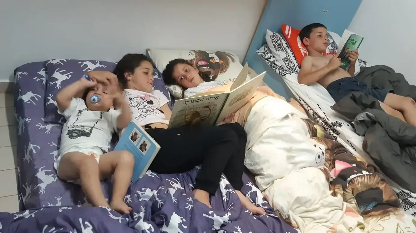 ישנים בממ"ד משפחת טויטו ממושב תקומה בעוטף עזה, 4 במאי 2019 ישנים בממ"ד משפחת טויטו ממושב תקומה בעוטף עזה, 4 במאי 2019