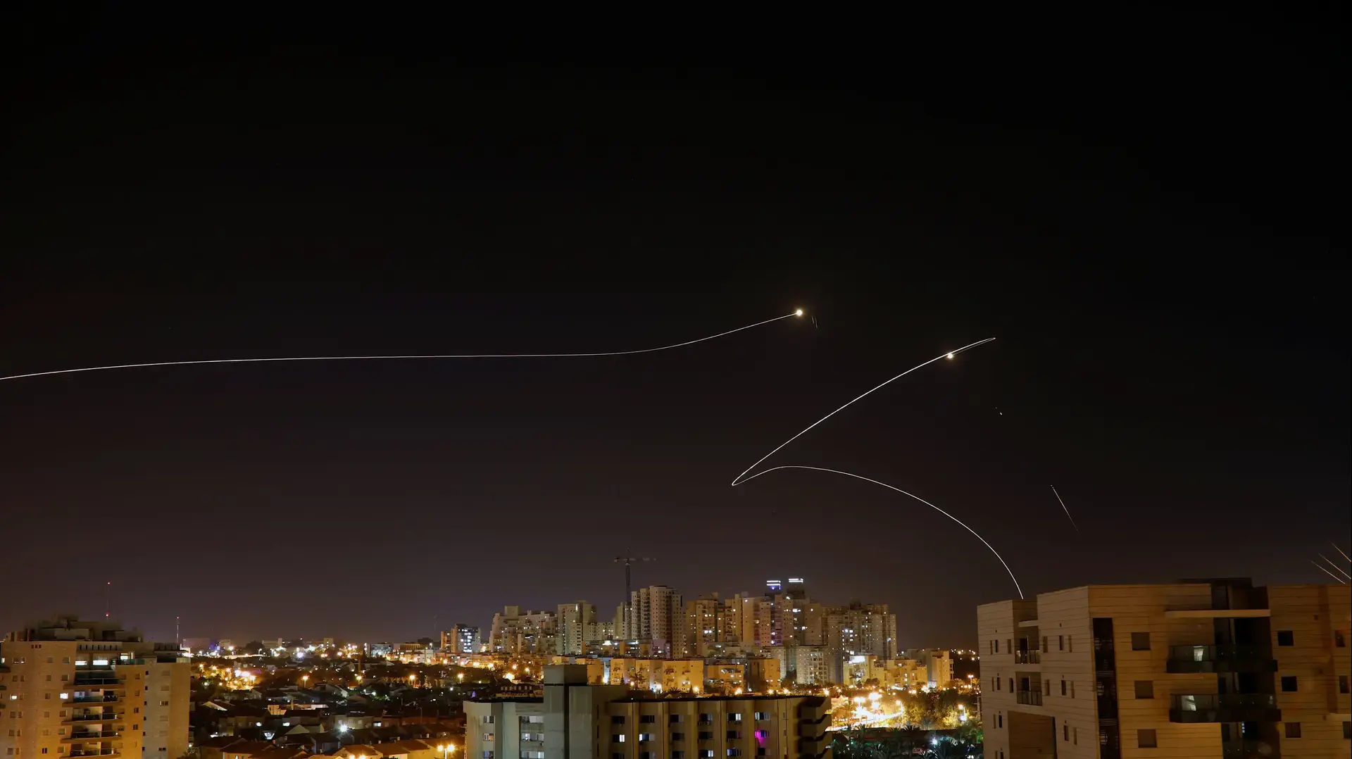 יירוטים של כיפת ברזל מעל אשקלון 5 במאי 2019 יירוטים של כיפת ברזל מעל אשקלון 5 במאי 2019