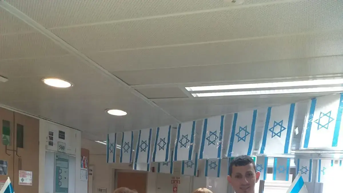 דגלים בבית חולים כרמל בחיפה