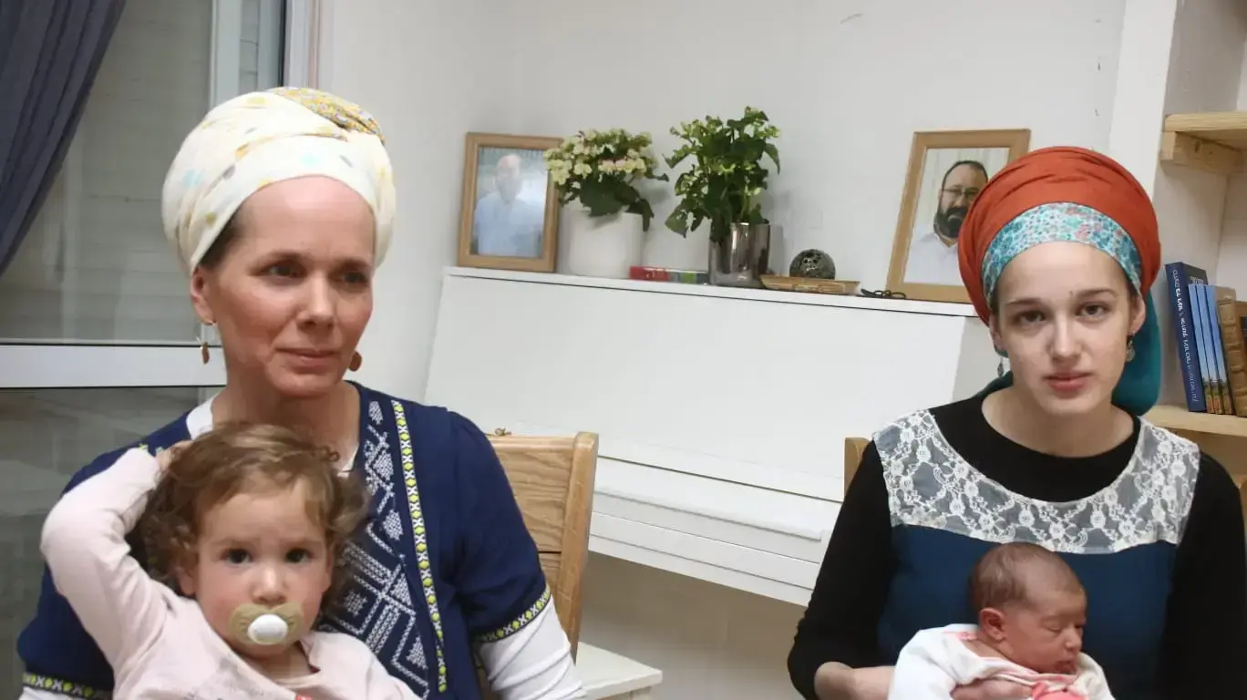 מוריה לוז ביתו של אחיעד אטינגר ותמר אטינגר אלמנתו, מאי 2019 מוריה לוז ביתו של אחיעד אטינגר ותמר אטינגר אלמנתו, מאי 2019