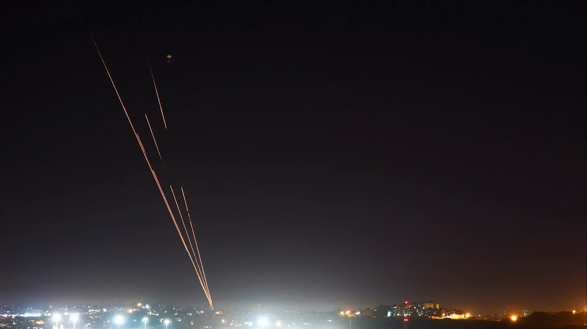 ירי רקטות מרצועת עזה לשטח ישראל ב-5 במאי 2019 ירי רקטות מרצועת עזה לשטח ישראל ב-5 במאי 2019