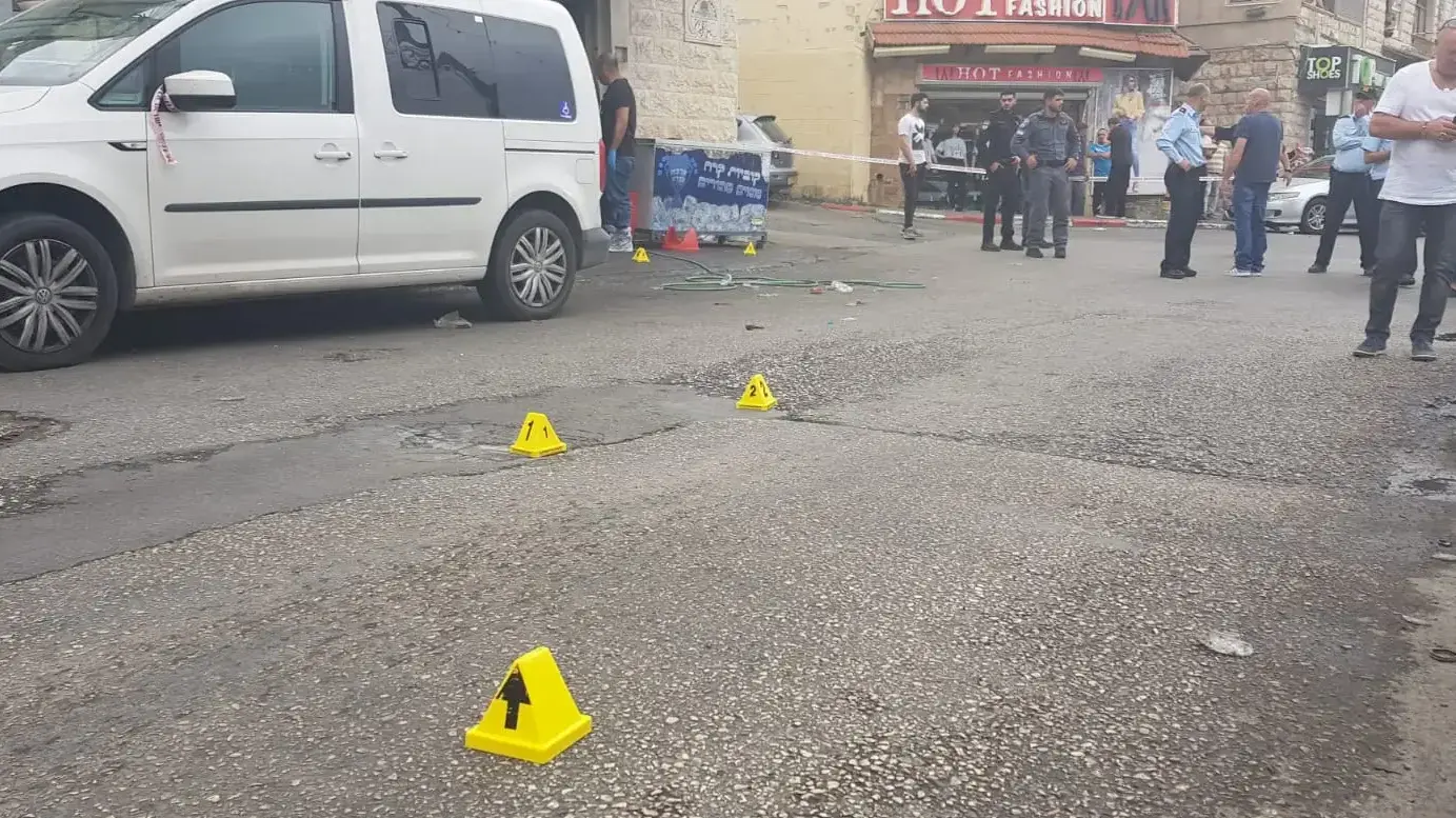 זירת הירי לעבר מאפיה ברחוב פאולוס השישי בנצרת 6 במאי 2019 זירת הירי לעבר מאפיה ברחוב פאולוס השישי בנצרת 6 במאי 2019