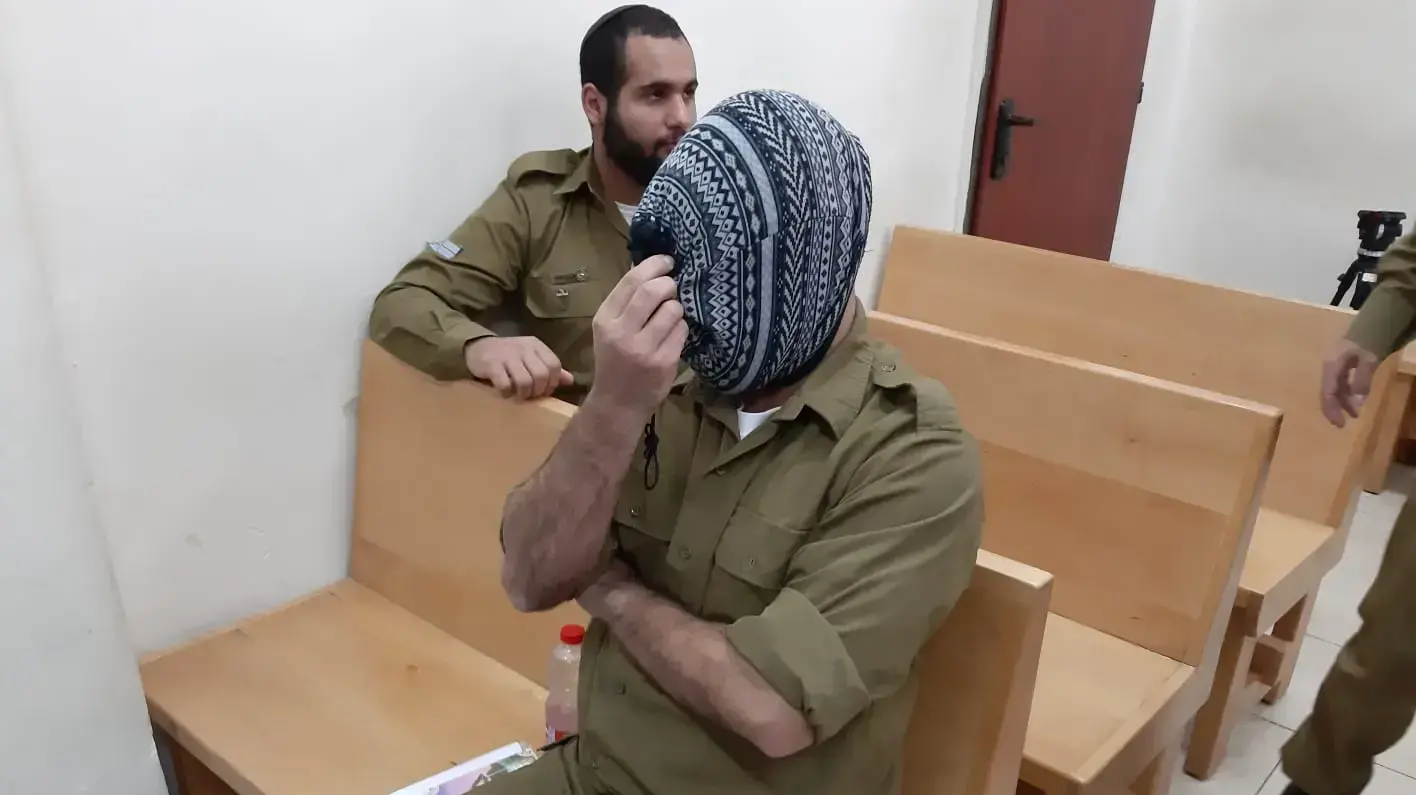 שחר מזרחי נאשם באונס בבסיס זיקים בבית המשפט הצבאי ביפו ב-7 במאי 2019 שחר מזרחי נאשם באונס בבסיס זיקים בבית המשפט הצבאי ביפו ב-7 במאי 2019