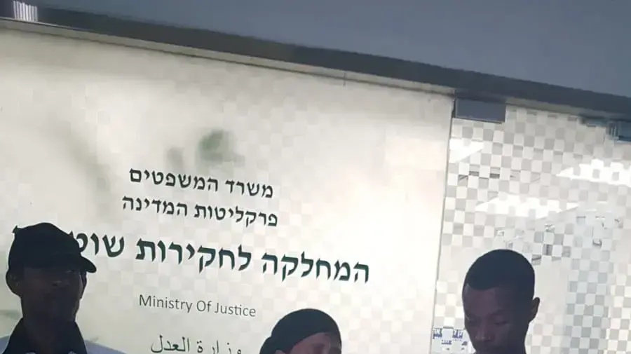 משפחתו של ביאדגה מחוץ למשרדי מח"ש 7 במאי 2019 משפחתו של ביאדגה מחוץ למשרדי מח"ש 7 במאי 2019