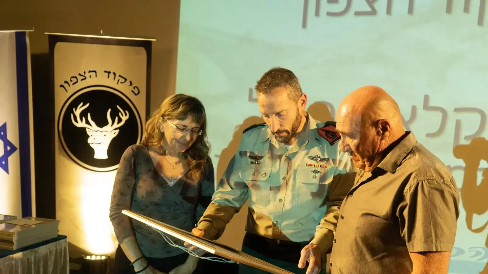 מפקד פיקוד צפון, אלוף אמיר ברעם, העניק תעודת הערכה לסמל-ראשון אוהד קלאוזנר ז״ל, על פועלו בקרב בינת ג׳בל במהלך מלחמת לבנון השנייה בתאריך א׳ באב התשס״ו, 26 ביולי 2006.
את התעודה קיבלו בשמו הוריו, ישראל ואורית קלאוזנר, במסגרת טקס מצטיינים של פיקוד הצפון. מפקד פיקוד צפון, אלוף אמיר ברעם, העניק תעודת הערכה לסמל-ראשון אוהד קלאוזנר ז״ל, על פועלו בקרב בינת ג׳בל במהלך מלחמת לבנון השנייה בתאריך א׳ באב התשס״ו, 26 ביולי 2006.
את התעודה קיבלו בשמו הוריו, ישראל ואורית קלאוזנר, במסגרת טקס מצטיינים של פיקוד הצפון.