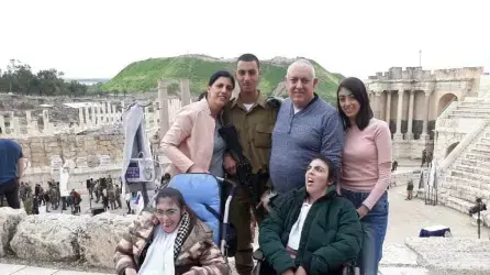 משפחתו של חלל צה"ל יובל מור יוסף:
מורג בת 25 צד ימין
ליבת צד שמאל
מיתר משפחתו של חלל צה"ל יובל מור יוסף:
מורג בת 25 צד ימין
ליבת צד שמאל
מיתר
