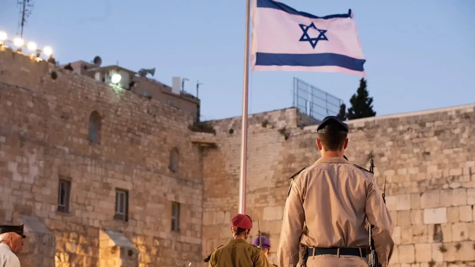 טקס יום הזיכרון לחללי מערכות ישראל - הדלקת נר הזיכרון, במעמד :ריבלין, נתניהו, אדלשטיין, חיות, כוכבי, ומוטי כהן, הכותל המערבי,7 במאי 2019 טקס יום הזיכרון לחללי מערכות ישראל - הדלקת נר הזיכרון, במעמד :ריבלין, נתניהו, אדלשטיין, חיות, כוכבי, ומוטי כהן, הכותל המערבי,7 במאי 2019