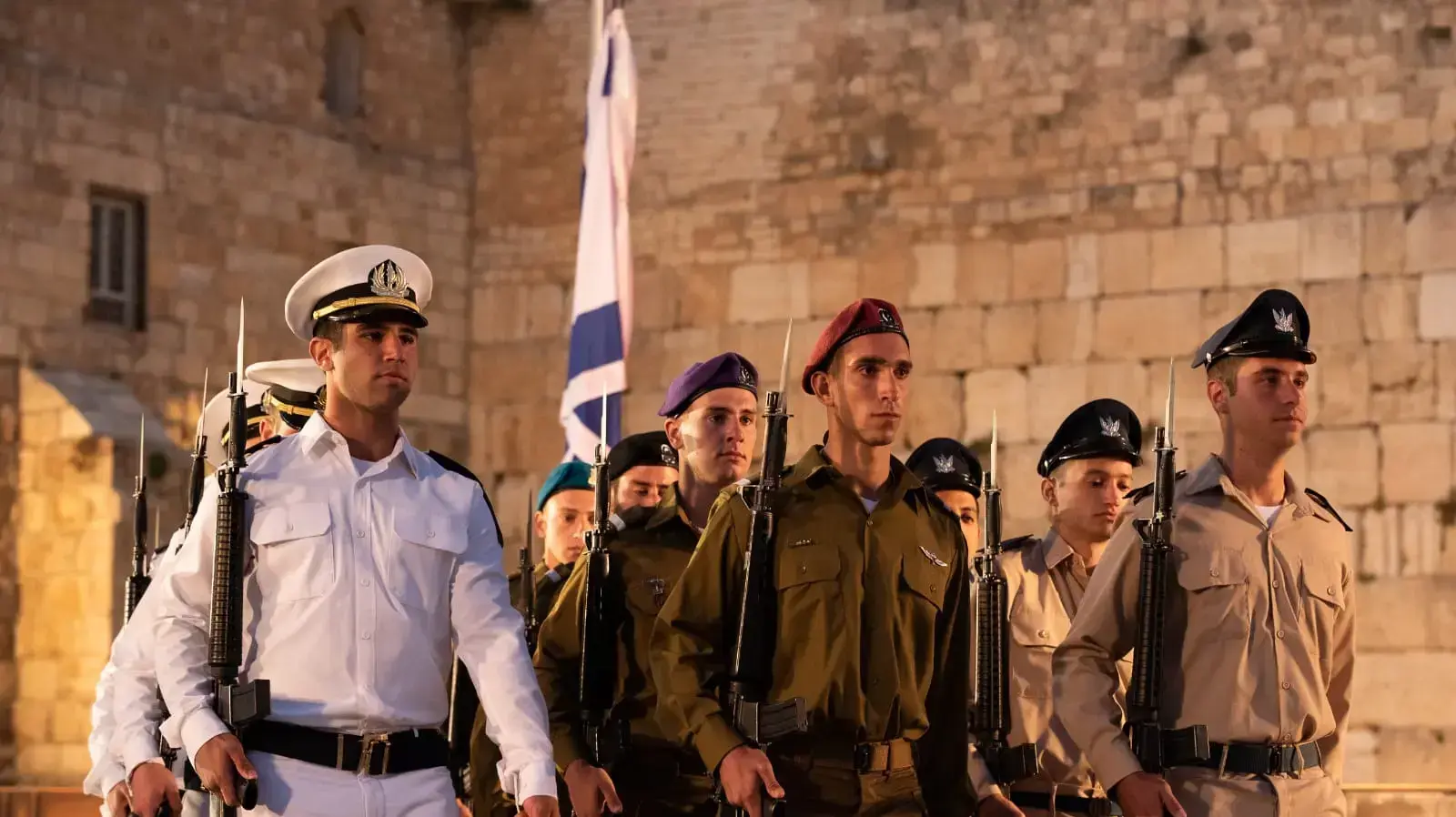 טקס יום הזיכרון לחללי מערכות ישראל - הדלקת נר הזיכרון, במעמד :ריבלין, נתניהו, אדלשטיין, חיות, כוכבי, ומוטי כהן, הכותל המערבי,7 במאי 2019 טקס יום הזיכרון לחללי מערכות ישראל - הדלקת נר הזיכרון, במעמד :ריבלין, נתניהו, אדלשטיין, חיות, כוכבי, ומוטי כהן, הכותל המערבי,7 במאי 2019