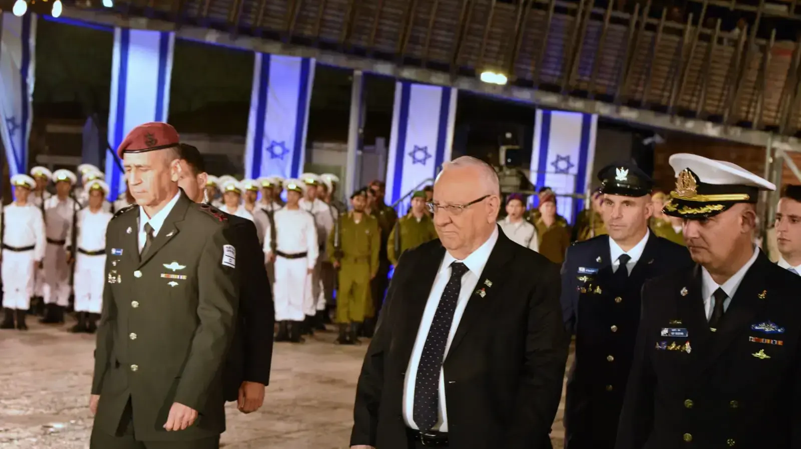 טקס יום הזיכרון לחללי מערכות ישראל - הדלקת נר הזיכרון, במעמד :ריבלין, נתניהו, אדלשטיין, חיות, כוכבי, ומוטי כהן, הכותל המערבי,7 במאי 2019 טקס יום הזיכרון לחללי מערכות ישראל - הדלקת נר הזיכרון, במעמד :ריבלין, נתניהו, אדלשטיין, חיות, כוכבי, ומוטי כהן, הכותל המערבי,7 במאי 2019